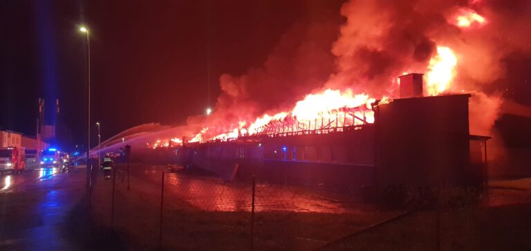 Großbrand bei lagerhalle in wolfsberg